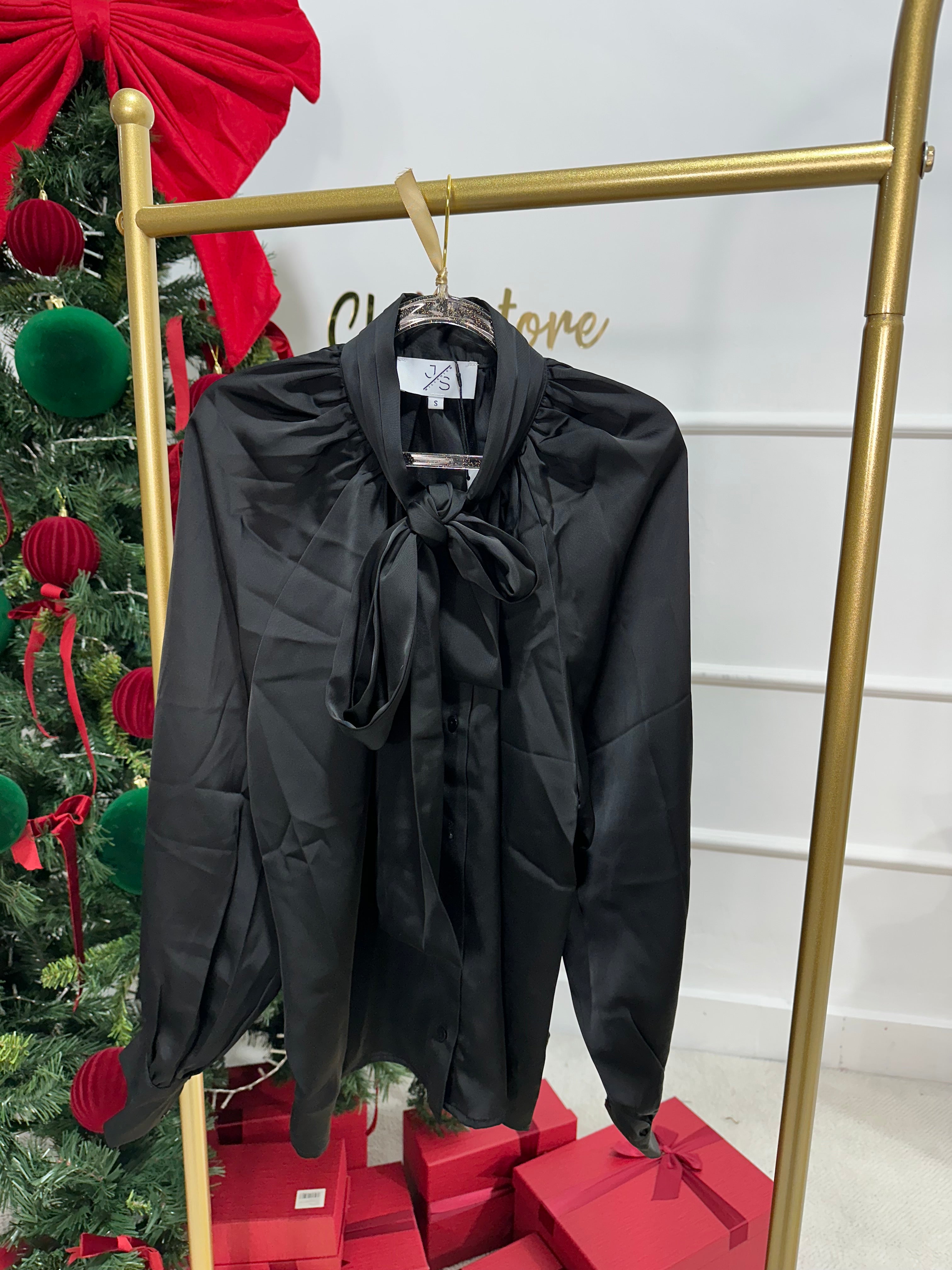 Camicia in simil seta con fiocco